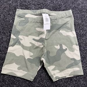 Old Navy Toddler Girls 5T Camo stretch shorts new with tags